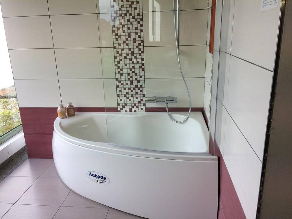 grande baignoire d'angle