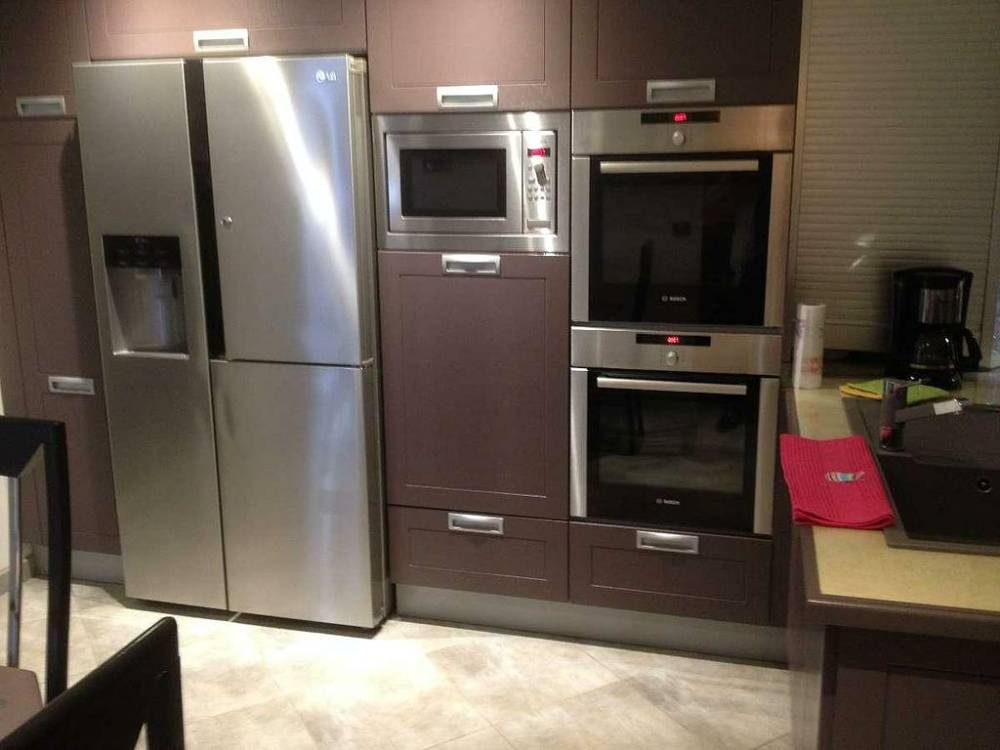 cuisine marron et four